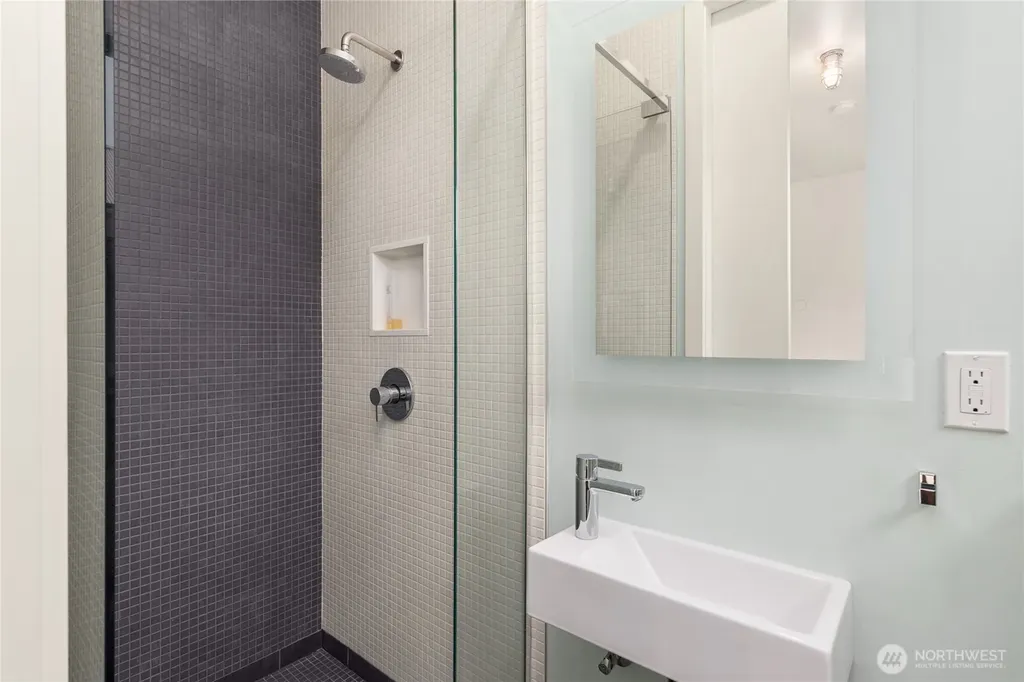 4670 Flying Goat Avenue NE Bainbridge Island WA 98110