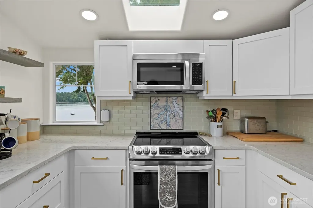 4815 Sunrise Beach Road NW Olympia WA 98502