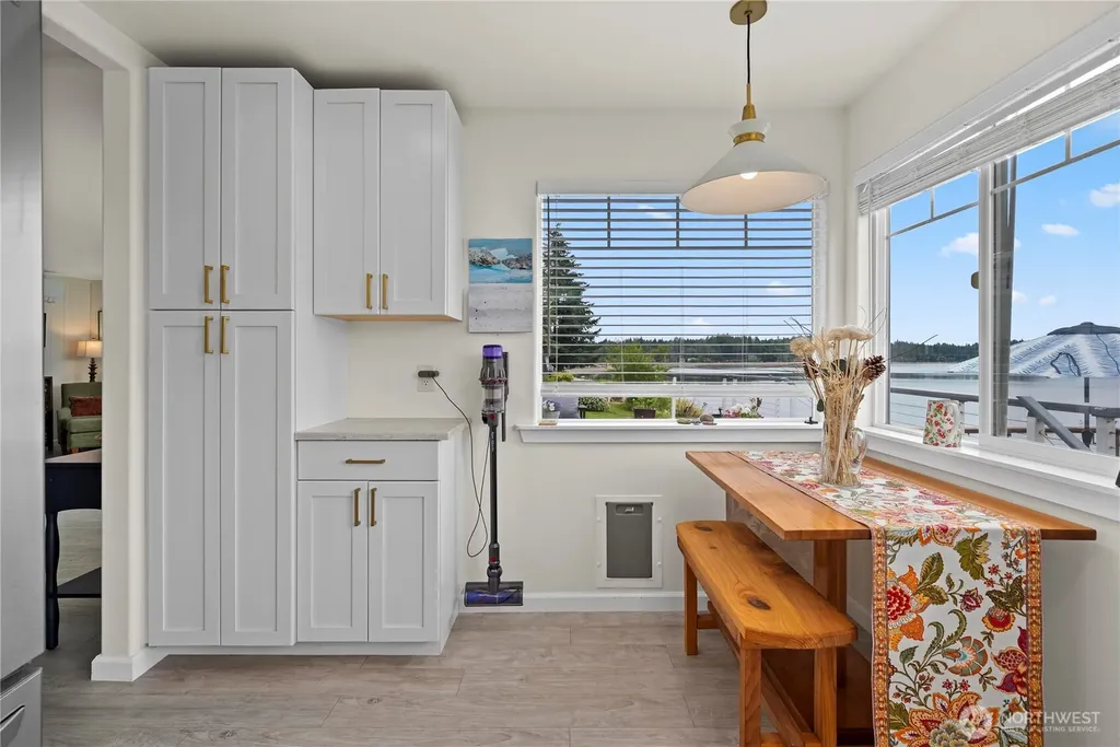 4815 Sunrise Beach Road NW Olympia WA 98502