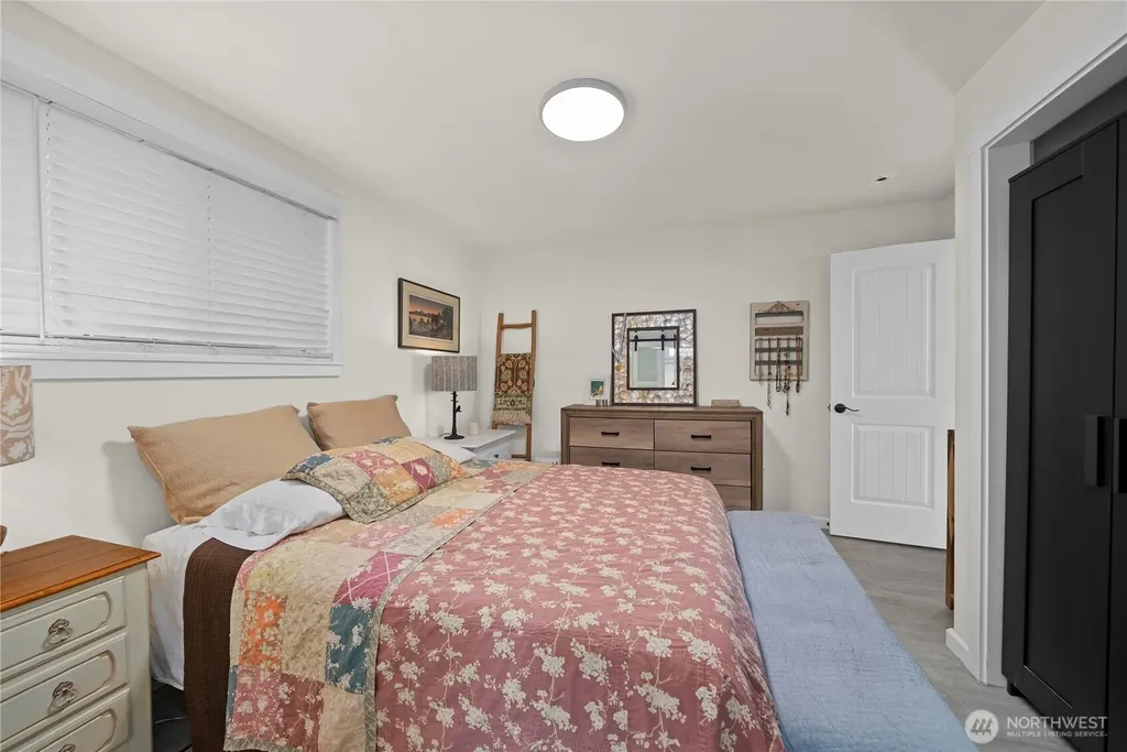 4815 Sunrise Beach Road NW Olympia WA 98502