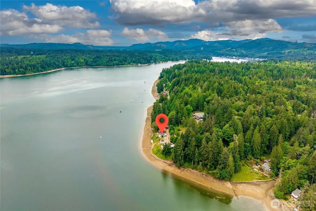4815 Sunrise Beach Road NW Olympia WA 98502
