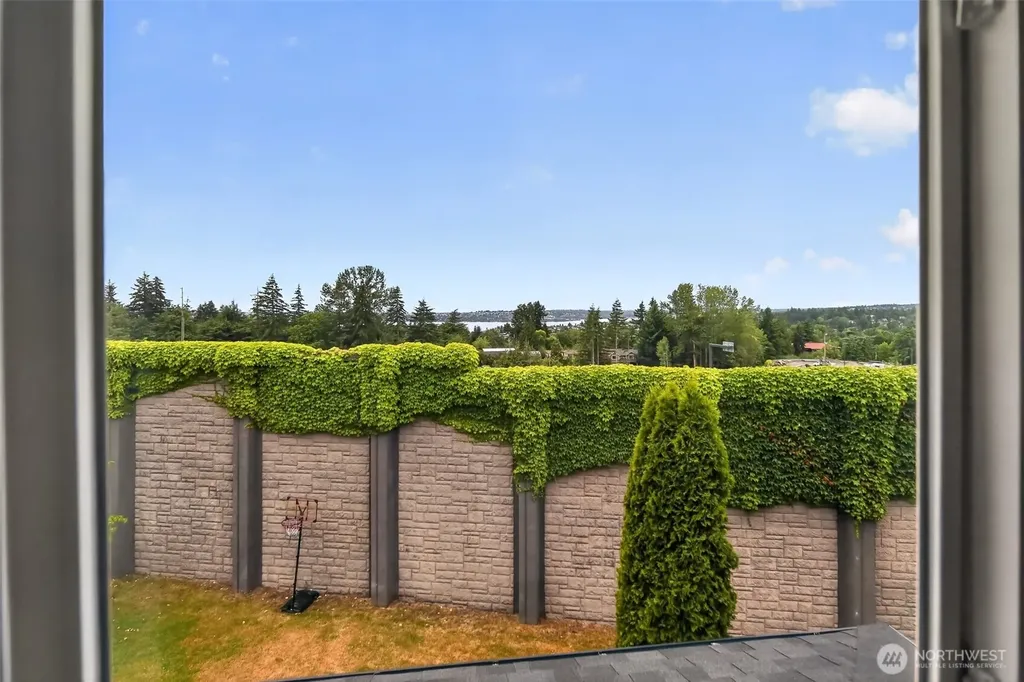 8033 118th Avenue NE Kirkland WA 98033