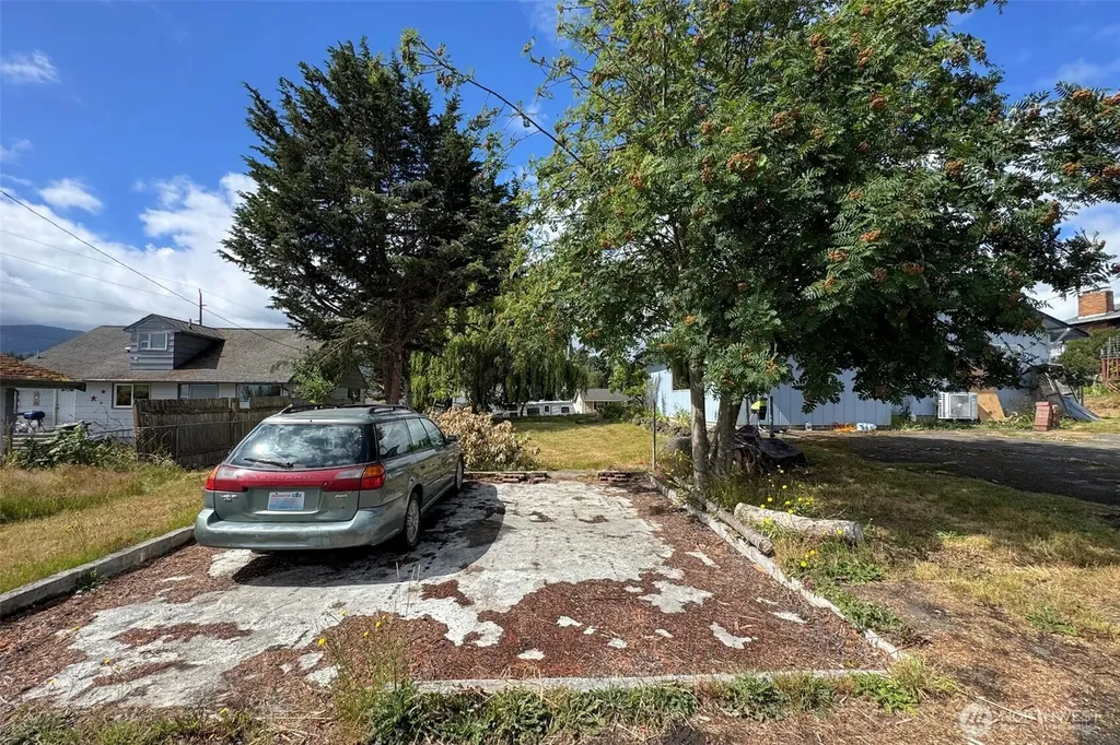 915 W 11th Street Port Angeles WA 98363