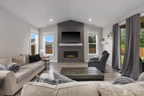 1113 25th Avenue Ct SW Puyallup WA 98373