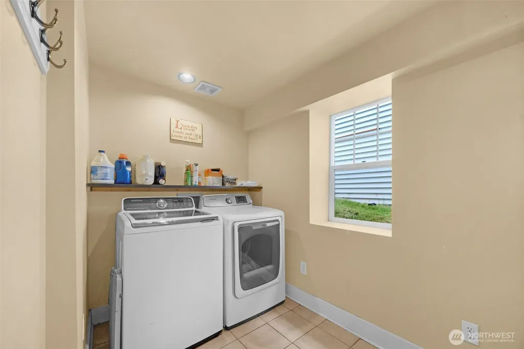 5615 S 2nd Avenue Everett WA 98203