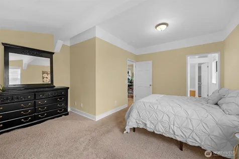 5615 S 2nd Avenue Everett WA 98203