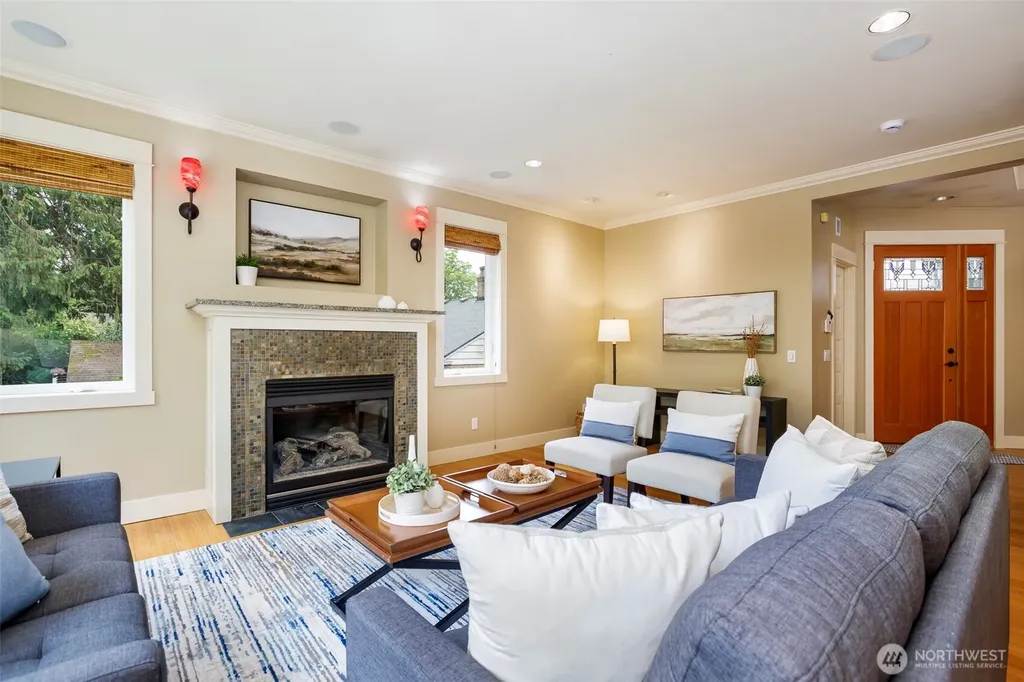 11034 Phinney Avenue N Seattle WA 98133