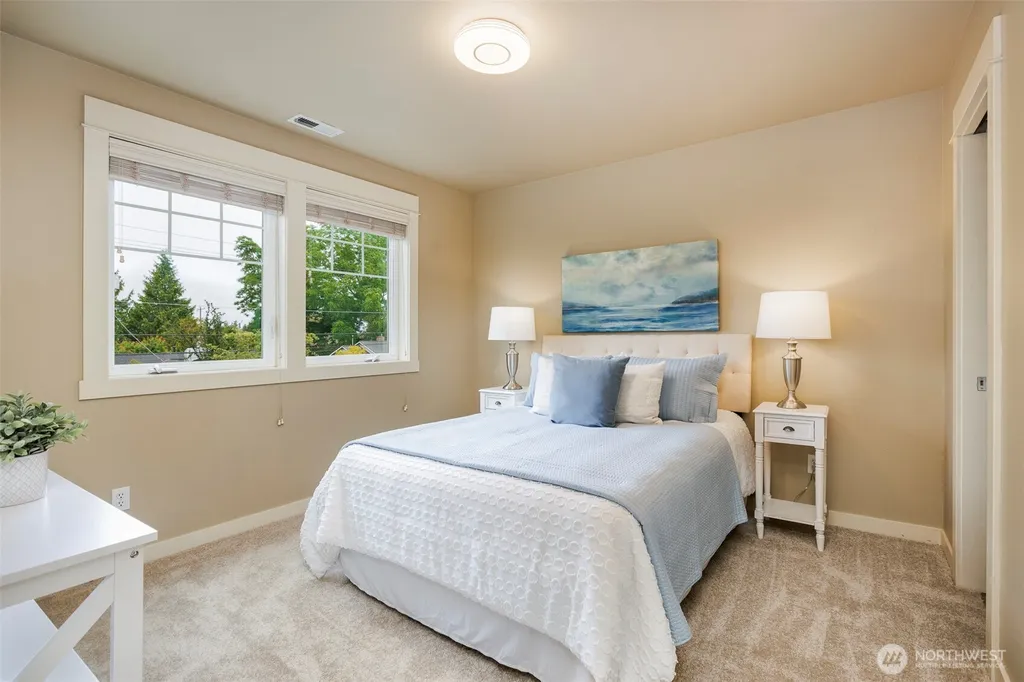 11034 Phinney Avenue N Seattle WA 98133