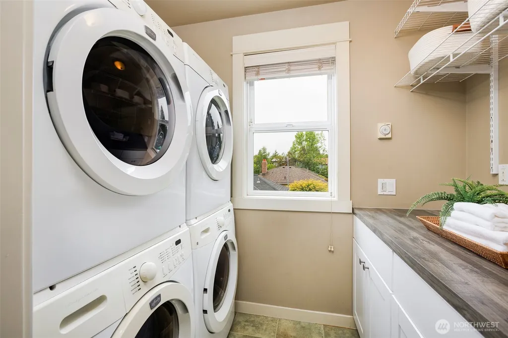 11034 Phinney Avenue N Seattle WA 98133