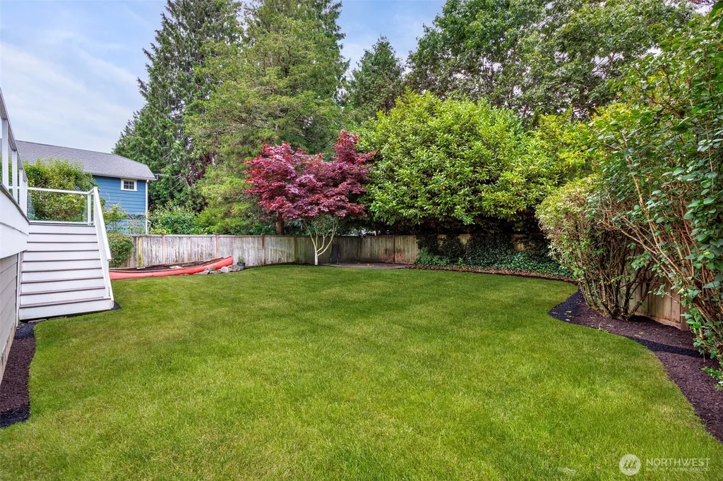 11034 Phinney Avenue N Seattle WA 98133