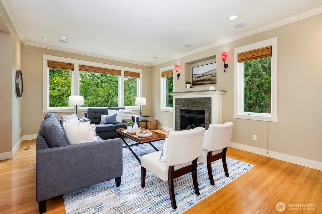 11034 Phinney Avenue N Seattle WA 98133