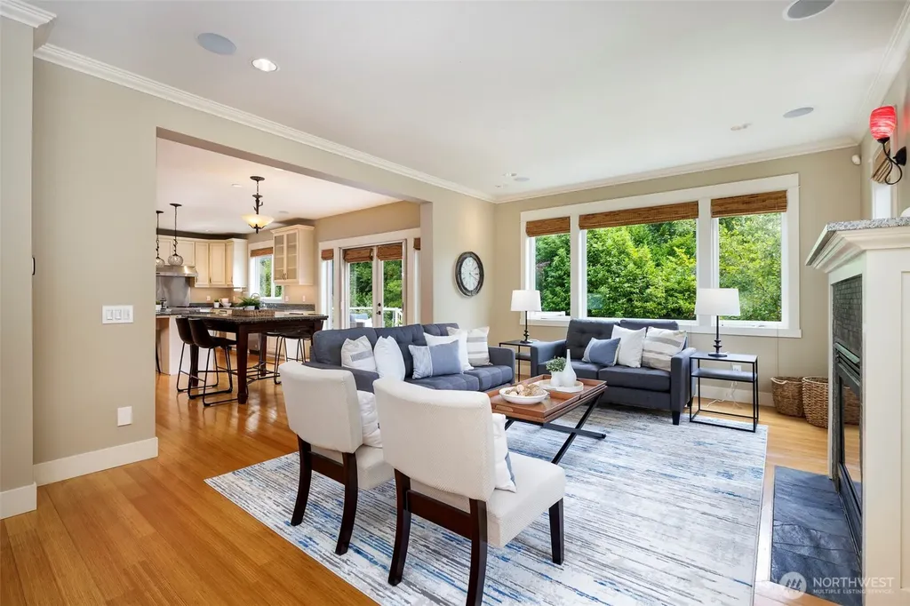 11034 Phinney Avenue N Seattle WA 98133