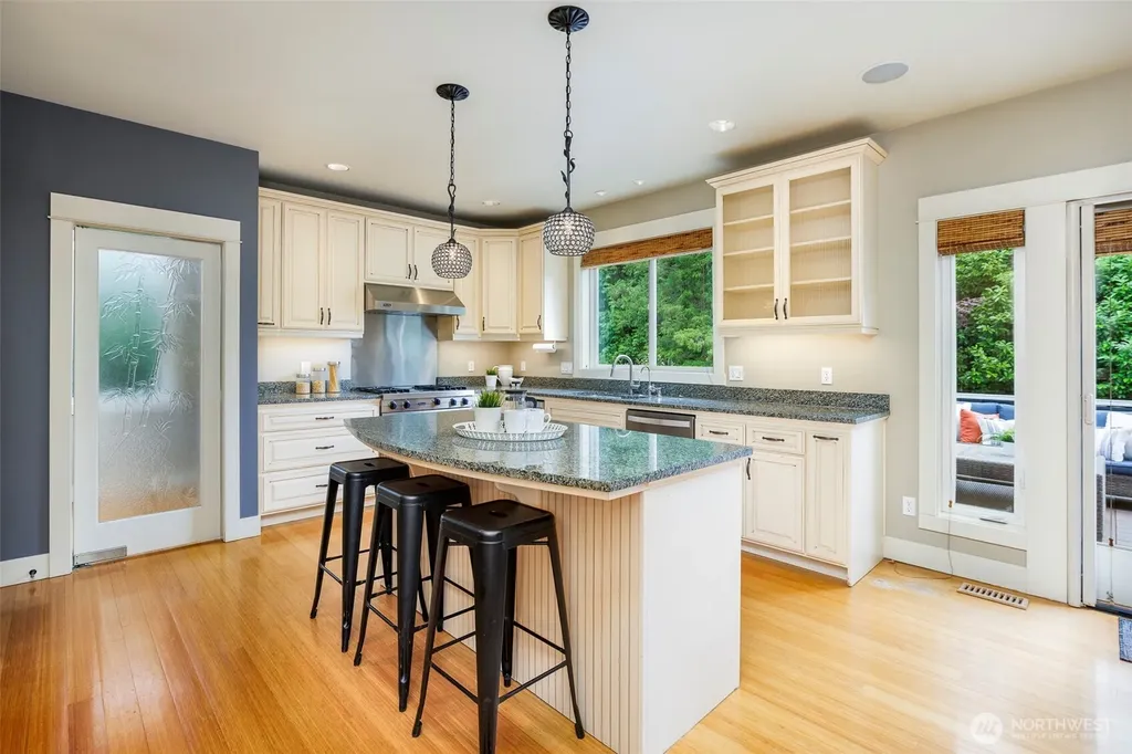 11034 Phinney Avenue N Seattle WA 98133