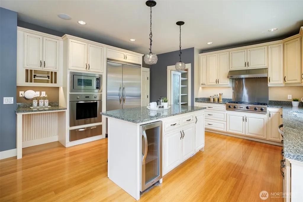 11034 Phinney Avenue N Seattle WA 98133