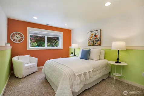 11034 Phinney Avenue N Seattle WA 98133