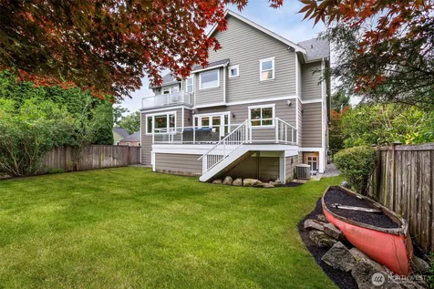 11034 Phinney Avenue N Seattle WA 98133
