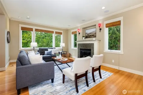11034 Phinney Avenue N Seattle WA 98133