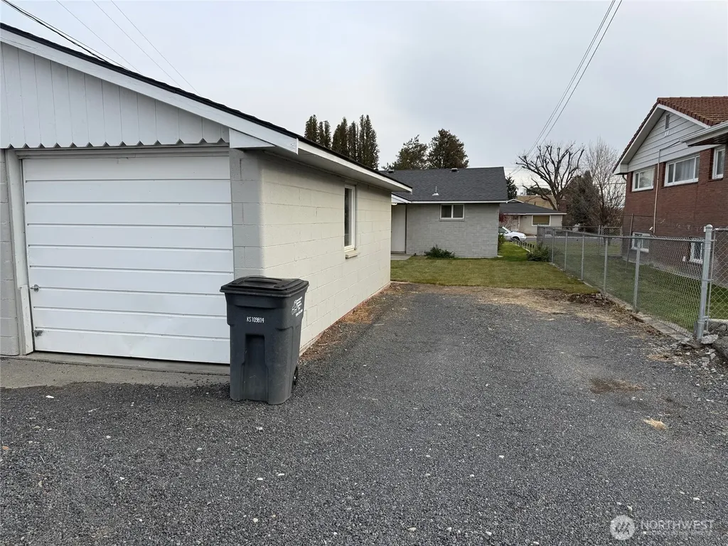 31 F Street NW Ephrata WA 98823