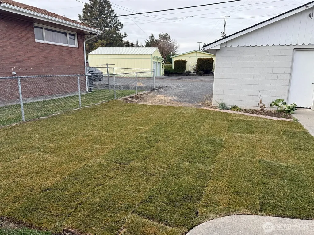 31 F Street NW Ephrata WA 98823