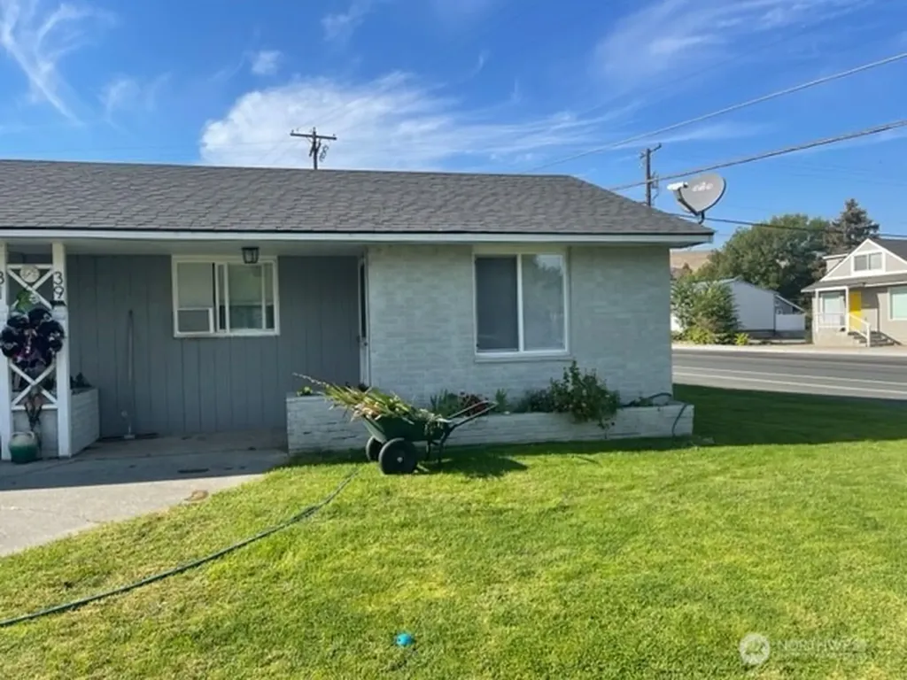 31 F Street NW Ephrata WA 98823