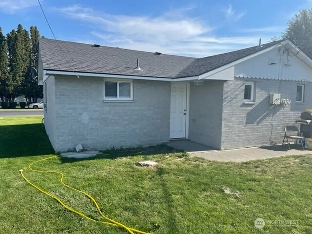 31 F Street NW Ephrata WA 98823