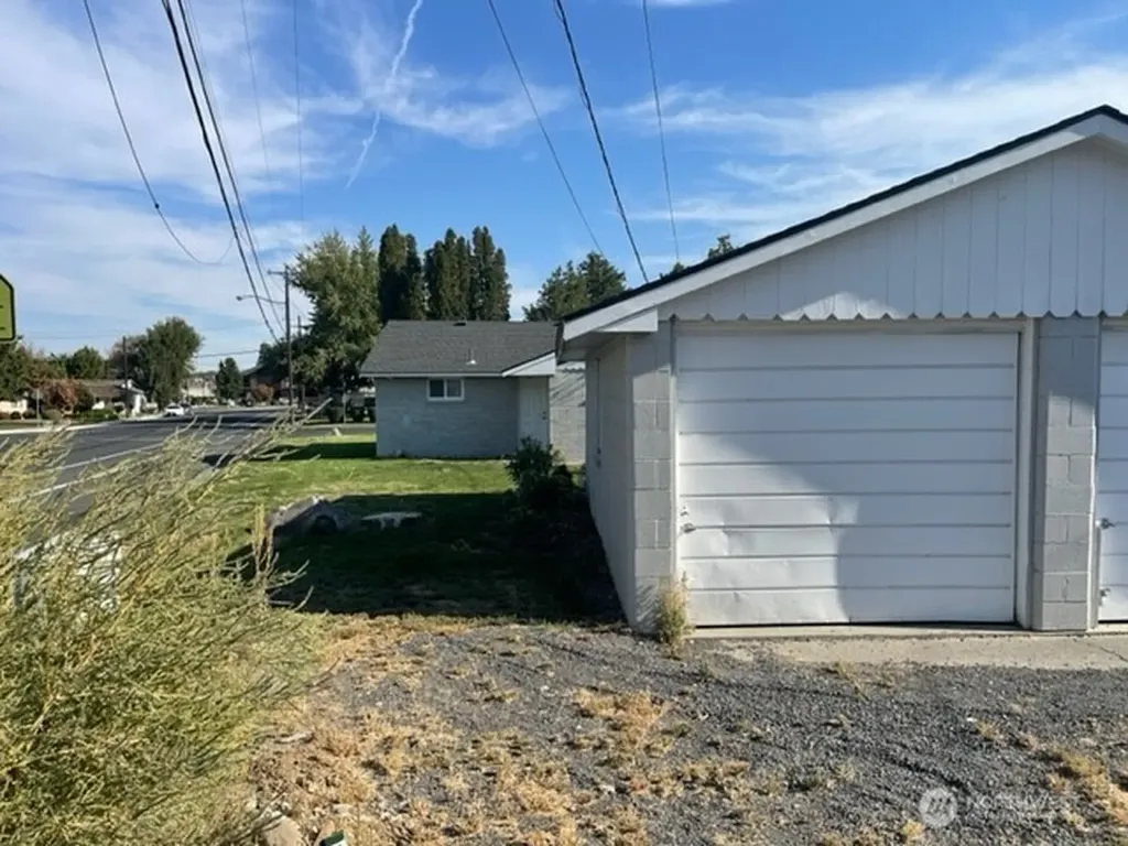 31 F Street NW Ephrata WA 98823