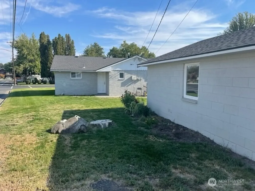 31 F Street NW Ephrata WA 98823