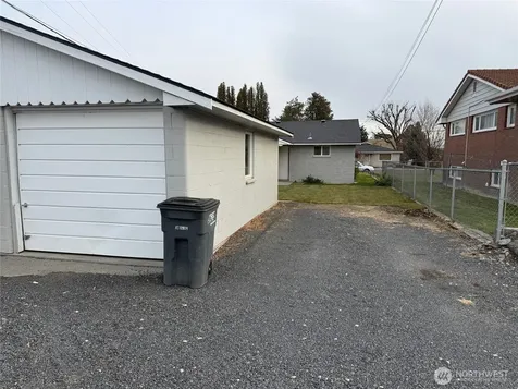 31 F Street NW Ephrata WA 98823