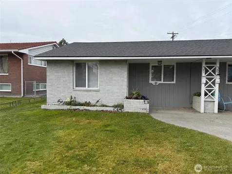 31 F Street NW Ephrata WA 98823