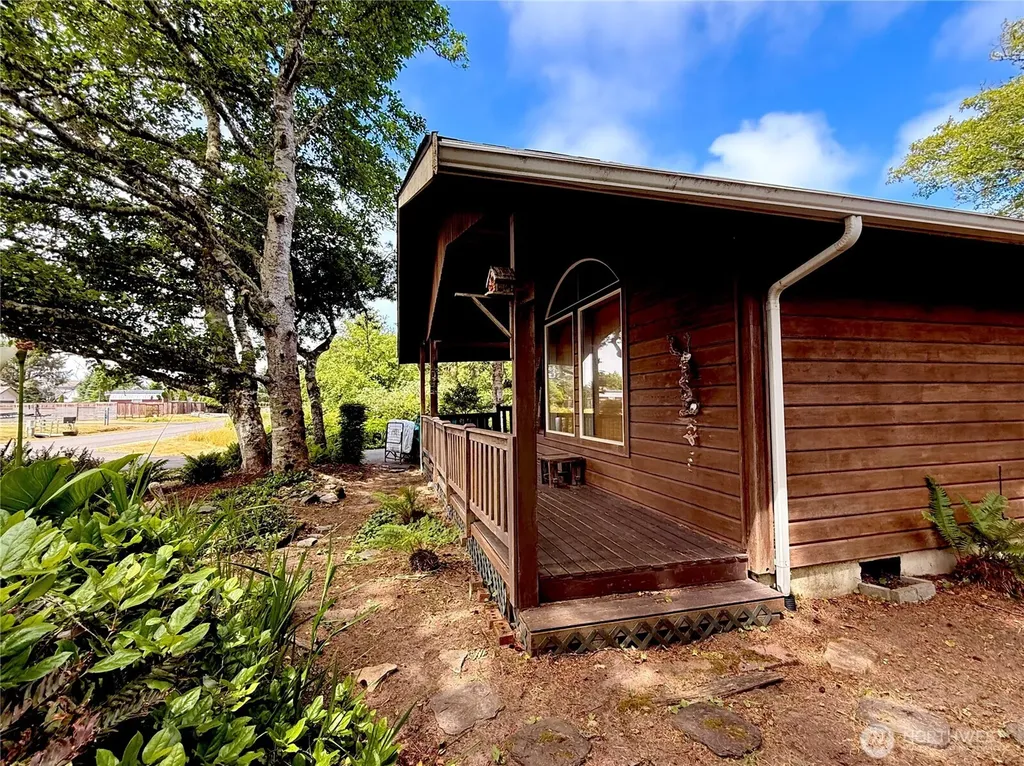 504 Duck Lake Drive SE Ocean Shores WA 98569