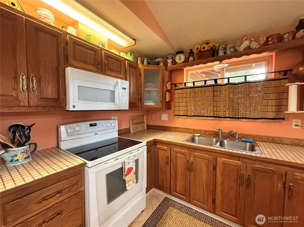 504 Duck Lake Drive SE Ocean Shores WA 98569
