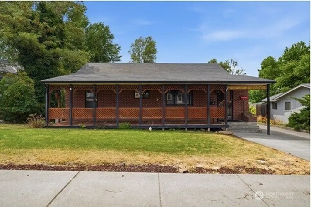 310 E 3rd Avenue Kennewick WA 99336