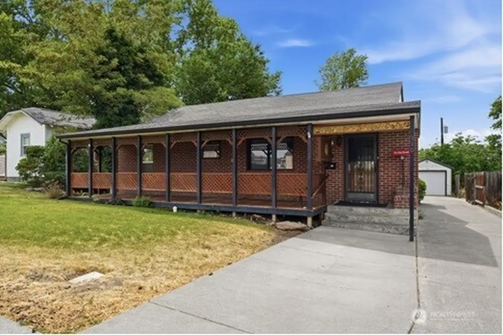 310 E 3rd Avenue Kennewick WA 99336
