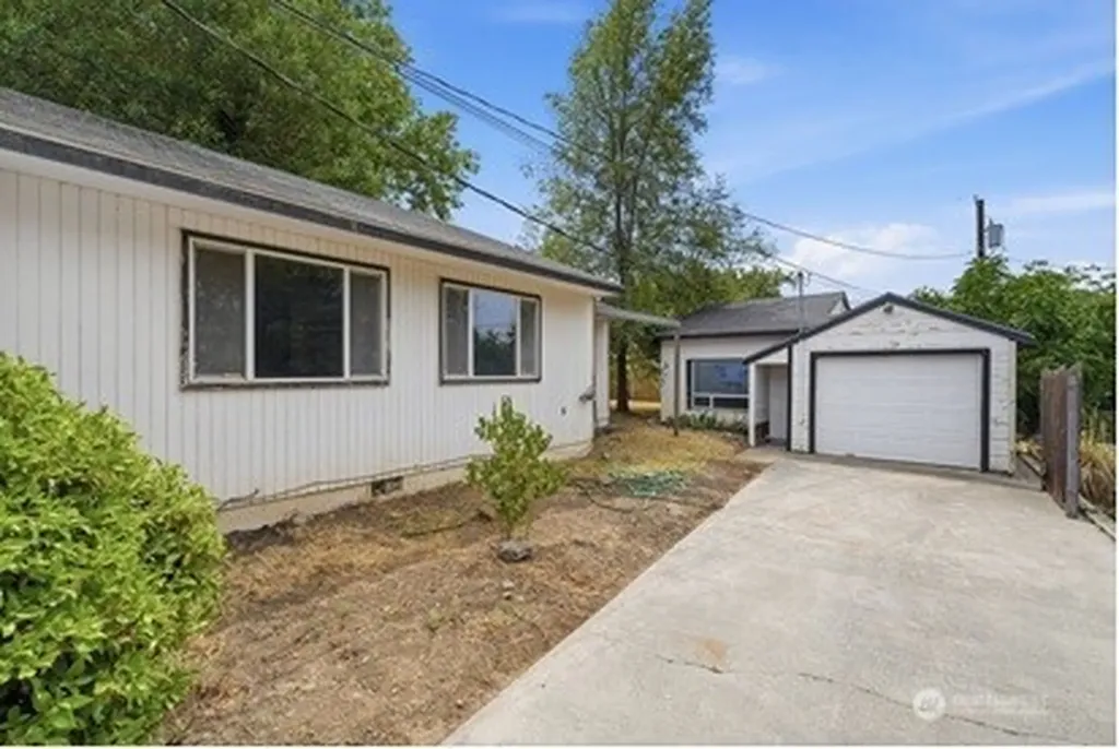 310 E 3rd Avenue Kennewick WA 99336