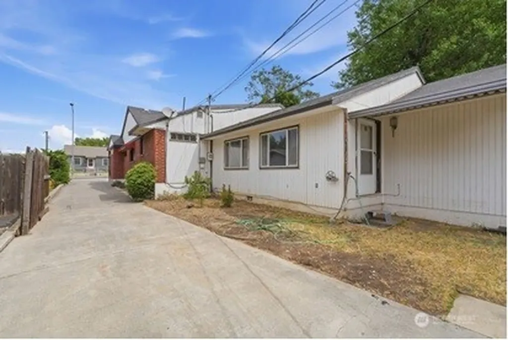 310 E 3rd Avenue Kennewick WA 99336