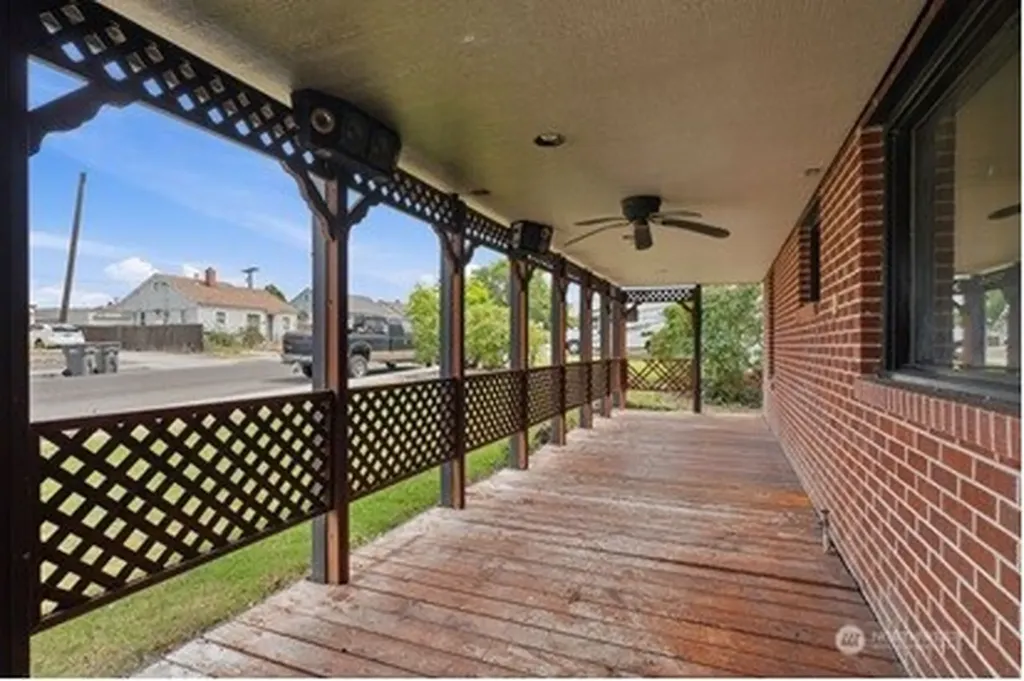 310 E 3rd Avenue Kennewick WA 99336