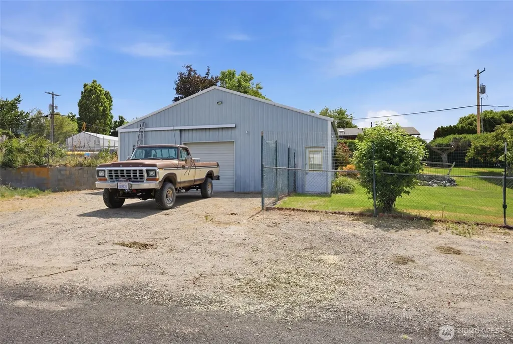 119 Washington Place Electric City WA 99123