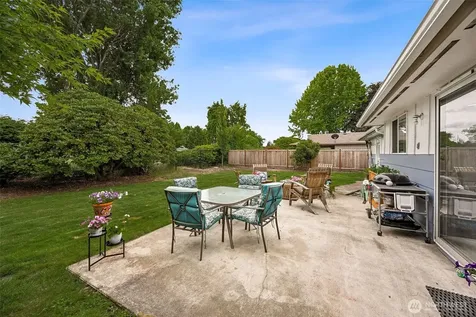 1005 17th Street NW Puyallup WA 98371