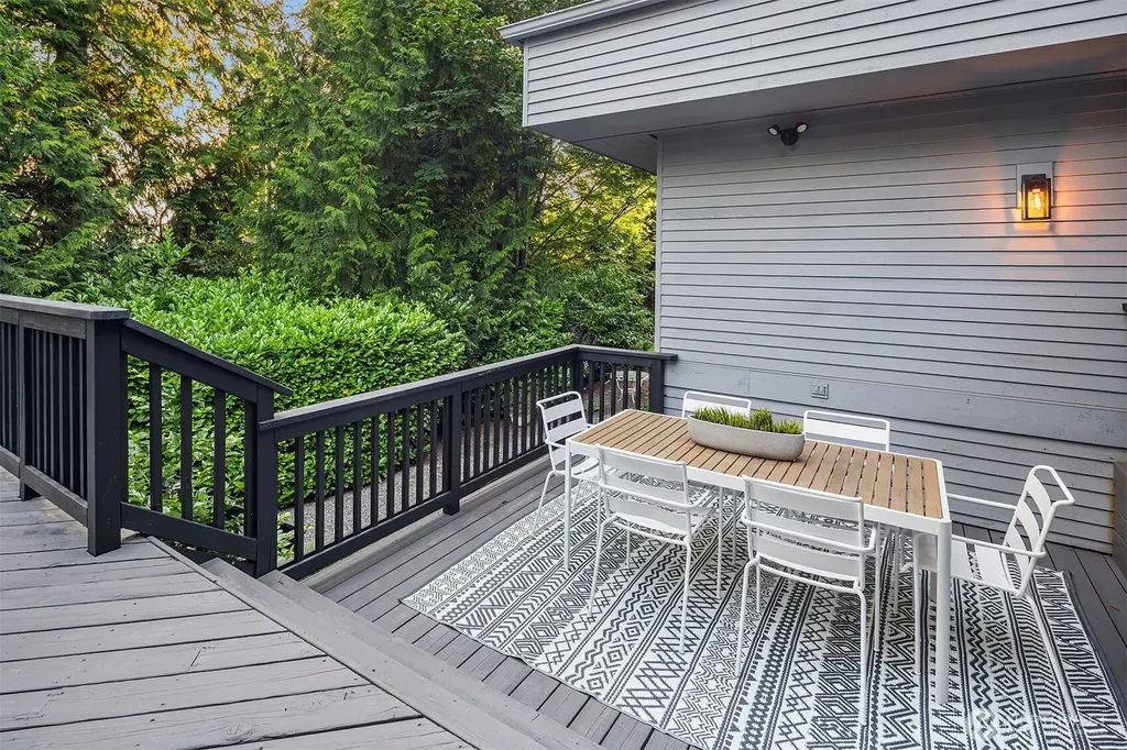7118 NE 118th Street Kirkland WA 98034
