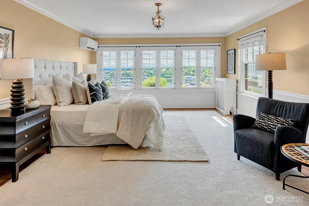 1518 4th Avenue N Seattle WA 98109