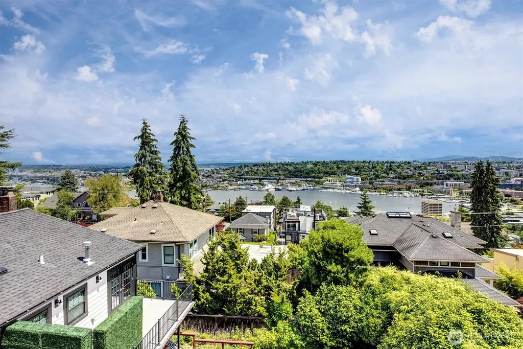 1518 4th Avenue N Seattle WA 98109