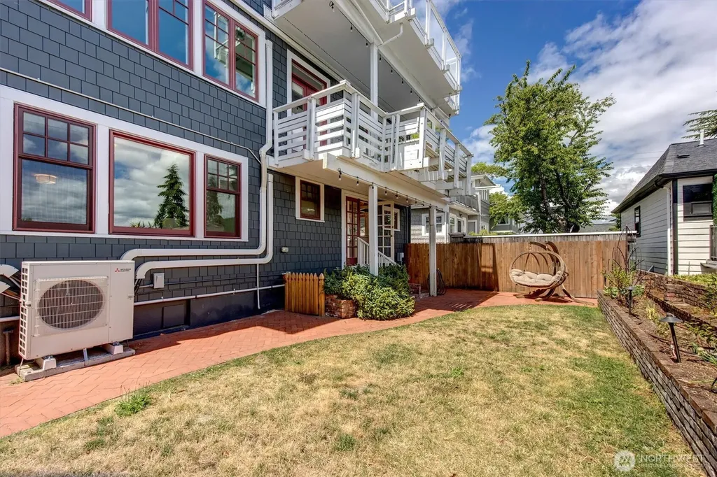 1518 4th Avenue N Seattle WA 98109