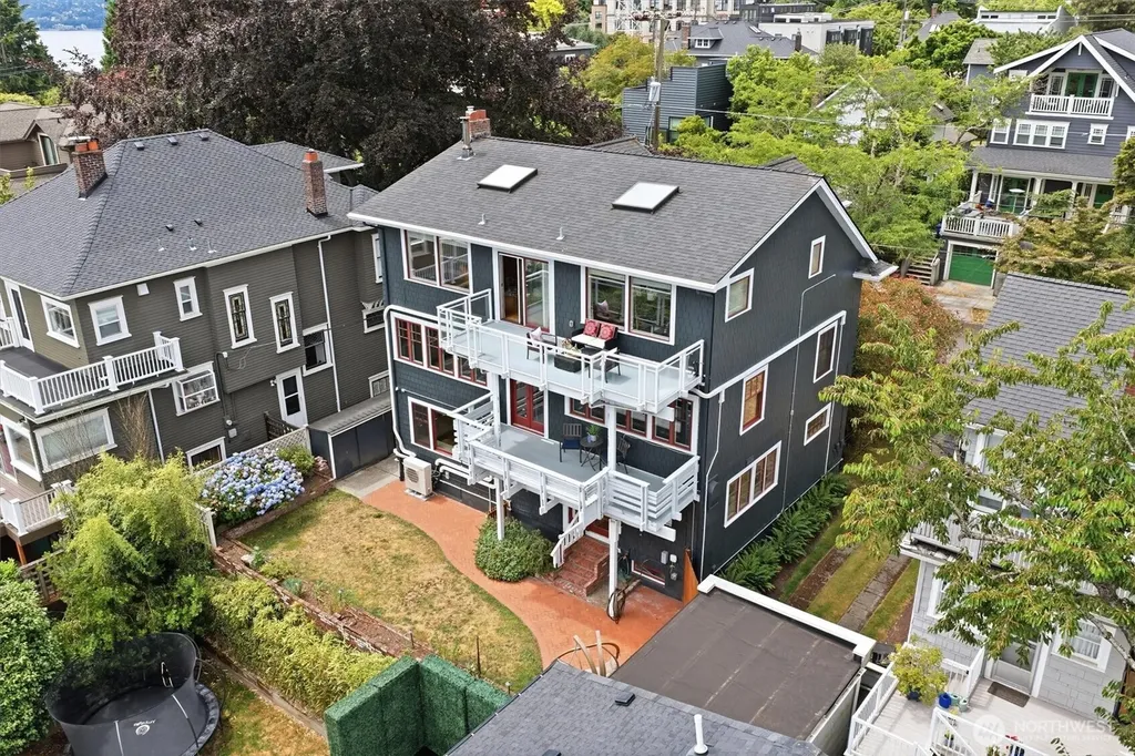 1518 4th Avenue N Seattle WA 98109