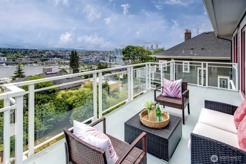 1518 4th Avenue N Seattle WA 98109