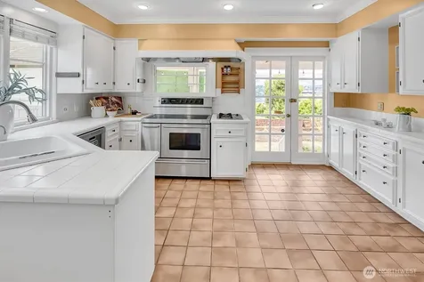 1518 4th Avenue N Seattle WA 98109