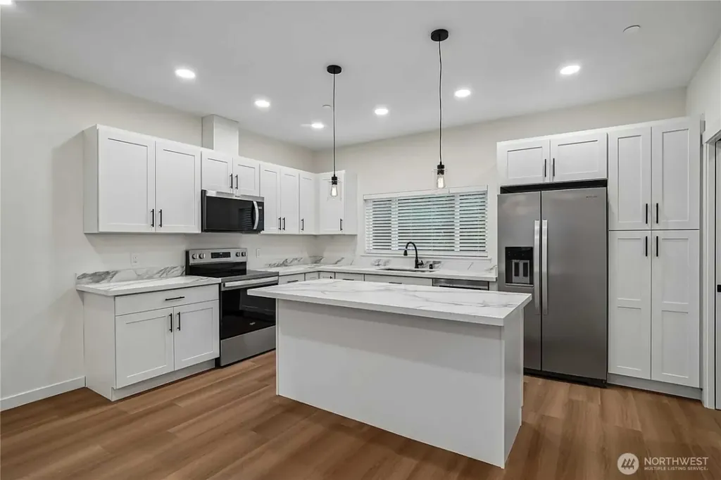 4317 35th Ave W Seattle WA 98199