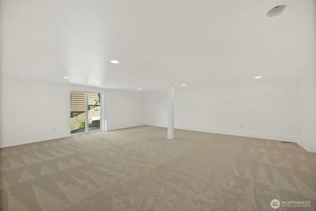 2110 26th Place SE Puyallup WA 98372