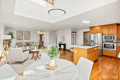 2110 26th Place SE Puyallup WA 98372