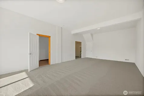 2110 26th Place SE Puyallup WA 98372