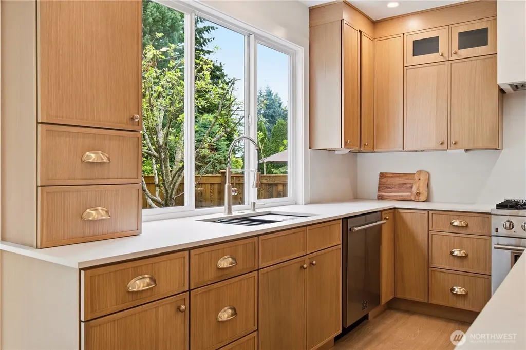 6130 Bayview Drive Mukilteo WA 98275